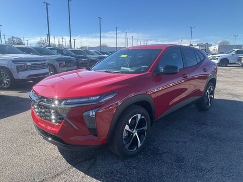 New 2026 Chevrolet Trax RS w/ Sunroof Package FWD image 8