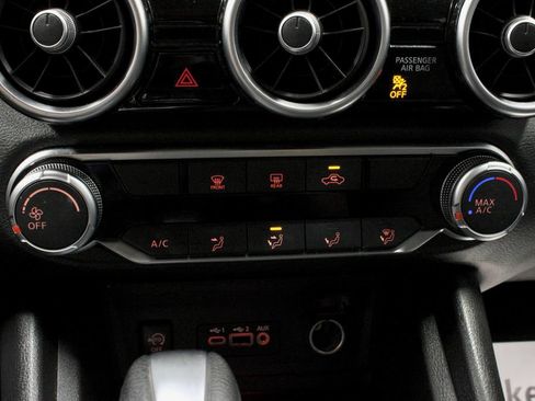 Used 2024 Nissan Sentra SV FWD image 29