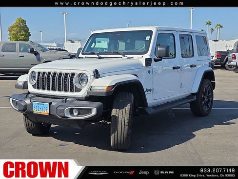 Used 2025 Jeep Wrangler Unlimited Sahara AWD/4WD image 3
