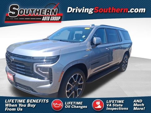 Used 2025 Chevrolet Suburban RST w/ Comfort Package AWD/4WD image 1
