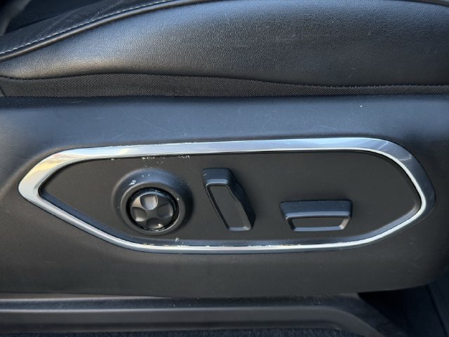 Used 2024 Jeep Wagoneer L Series II RWD image 29