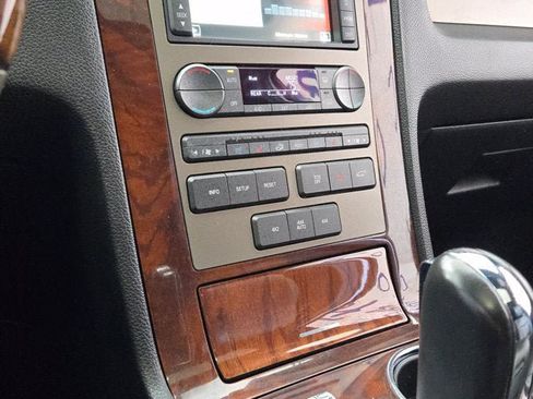 Used 2012 Lincoln Navigator 4WD image 26