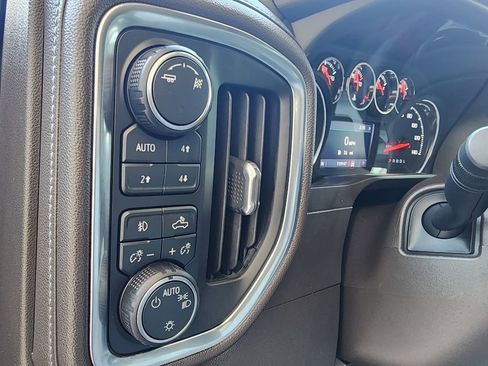 Used 2019 Chevrolet Silverado 1500 RST image 18