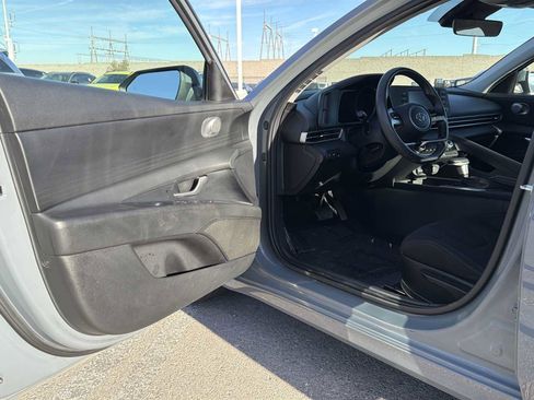 Certified 2022 Hyundai Elantra SEL image 15