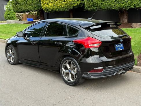 Used 2017 Ford Focus ST FWD image 3