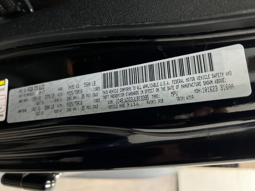 Used 2018 Jeep Wrangler Unlimited Sport w/ Connectivity Group AWD/4WD image 33