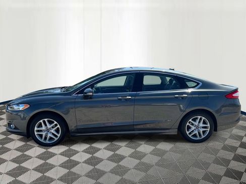 Used 2016 Ford Fusion SE w/ Equipment Group 202A FWD image 2