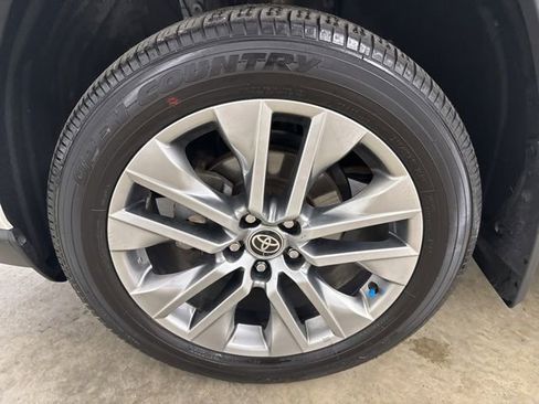 Used 2022 Toyota RAV4 XLE Premium AWD/4WD image 14