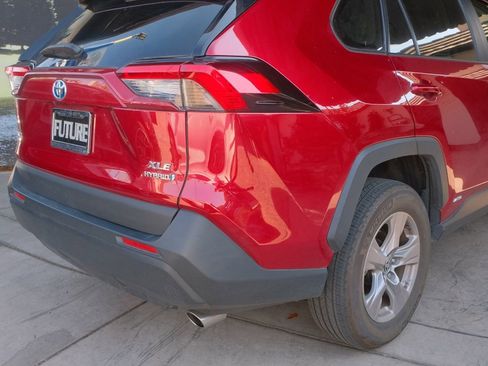 Used 2022 Toyota RAV4 XLE image 38