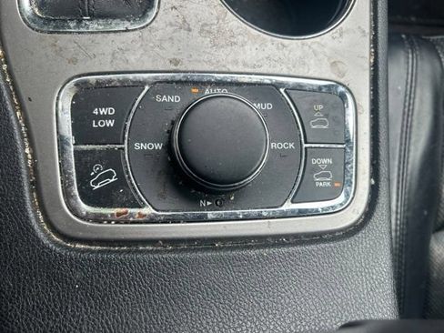 Used 2018 Jeep Grand Cherokee Overland AWD/4WD image 24