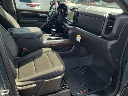 Used 2026 Chevrolet Silverado 1500 LT Trail Boss w/ Convenience Package II AWD/4WD image 19