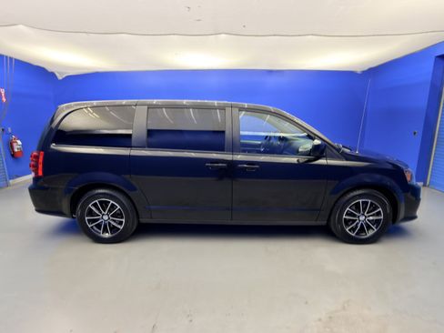 Used 2019 Dodge Grand Caravan GT FWD image 7