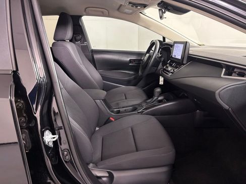 Used 2025 Toyota Corolla LE FWD image 36