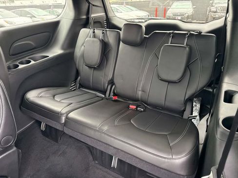 New 2026 Chrysler Pacifica Select FWD image 8