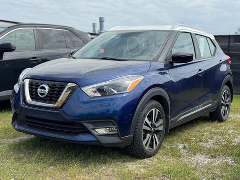 Used 2019 Nissan Kicks SR image 4