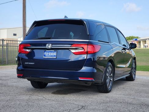 Used 2024 Honda Odyssey EX-L image 3