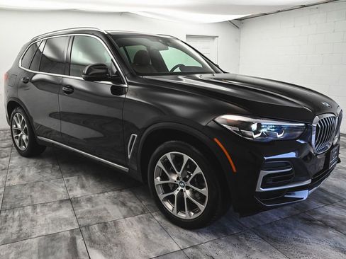 Used 2023 BMW X5 xDrive40i w/ Premium Package image 3