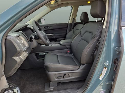 New 2026 Nissan Pathfinder SL w/ SL Premium Package image 10