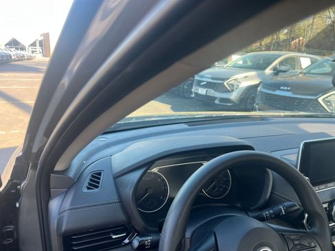 Used 2025 Nissan Sentra SV image 32