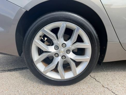 Used 2019 Chevrolet Impala Premier FWD image 2