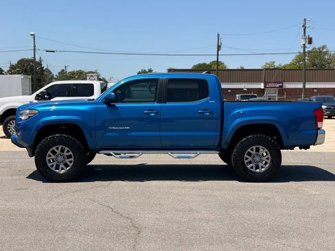 Used 2017 Toyota Tacoma SR5 w/ Tow Package RWD image 6