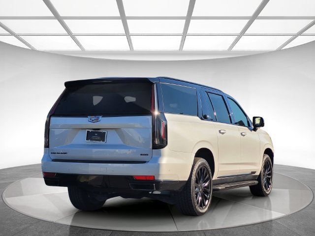 Used 2022 Cadillac Escalade ESV Premium Luxury AWD/4WD image 4