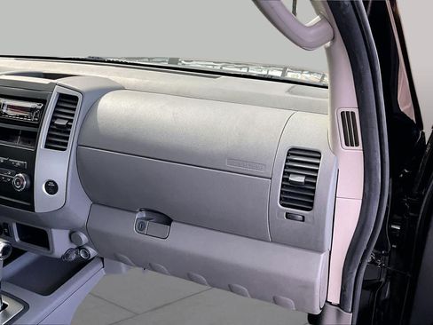 Used 2010 Nissan Frontier SE RWD image 17