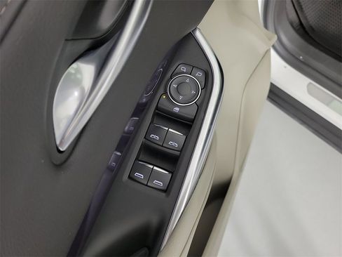 Used 2023 Cadillac XT4 Luxury w/ Cold Weather Package image 21