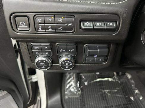 Used 2023 GMC Yukon XL Denali Ultimate AWD/4WD image 36