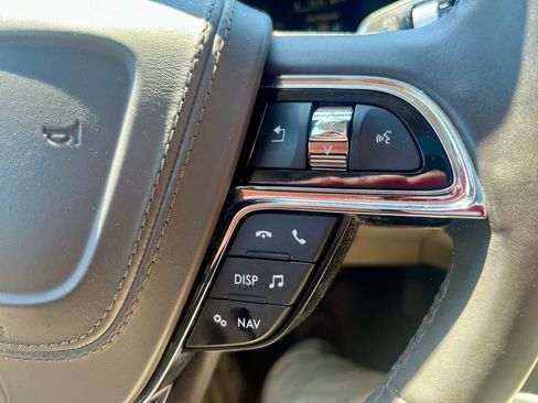 Used 2017 Lincoln Continental Select w/ Climate Package AWD/4WD image 14