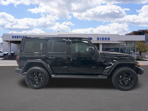 Used 2020 Jeep Wrangler Unlimited Sahara AWD/4WD image 2
