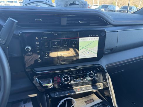 Used 2025 GMC Sierra 2500 AT4 image 16