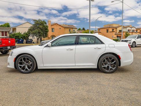 Used 2023 Chrysler 300 Touring L image 7
