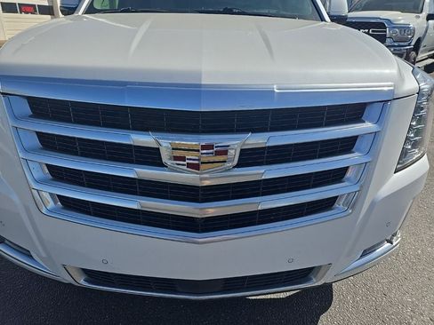 Used 2019 Cadillac Escalade Premium Luxury AWD/4WD image 34