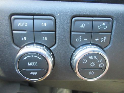 New 2026 GMC Sierra 3500 SLE w/ SLE Value Package image 17