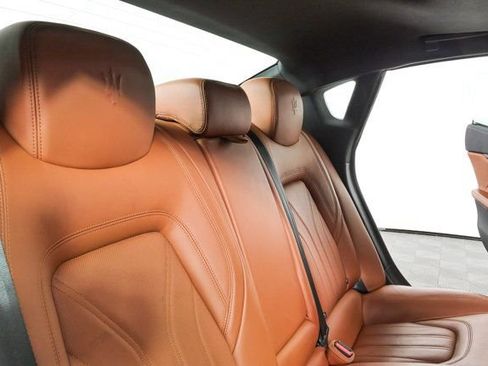 Used 2023 Maserati Quattroporte GT RWD image 23