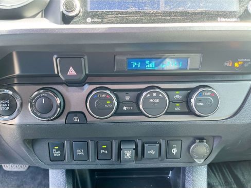 Used 2022 Toyota Tacoma TRD Sport w/ Technology Package image 16