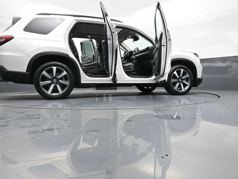Used 2023 Honda Pilot Elite image 50