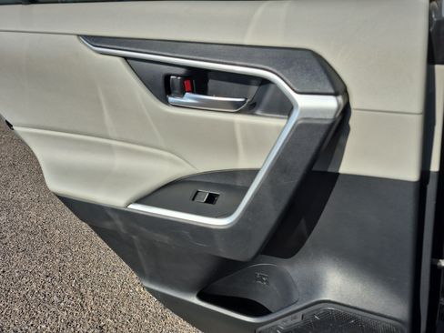 Certified 2022 Toyota RAV4 XLE w/ Convenience Package AWD/4WD image 19