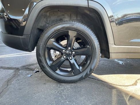 Used 2024 Jeep Grand Cherokee Limited w/ Luxury Tech Group II image 33