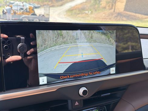 Used 2025 Toyota Crown Signia image 32