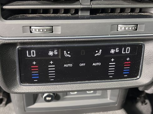 Used 2022 Audi Q8 Premium Plus AWD/4WD image 18