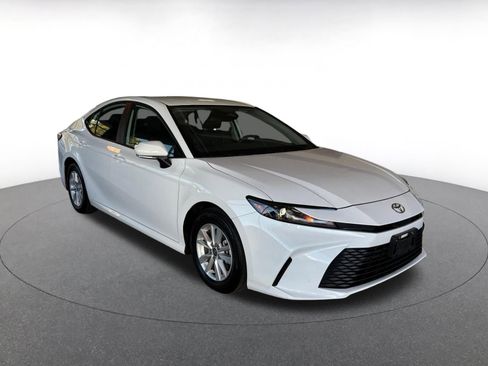 Used 2025 Toyota Camry LE image 2