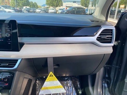 New 2025 Volkswagen Taos SE image 52