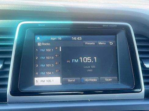 Used 2018 Hyundai Sonata SEL w/ Winter Weather Package image 16