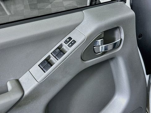 Used 2015 Nissan Frontier SV RWD image 15