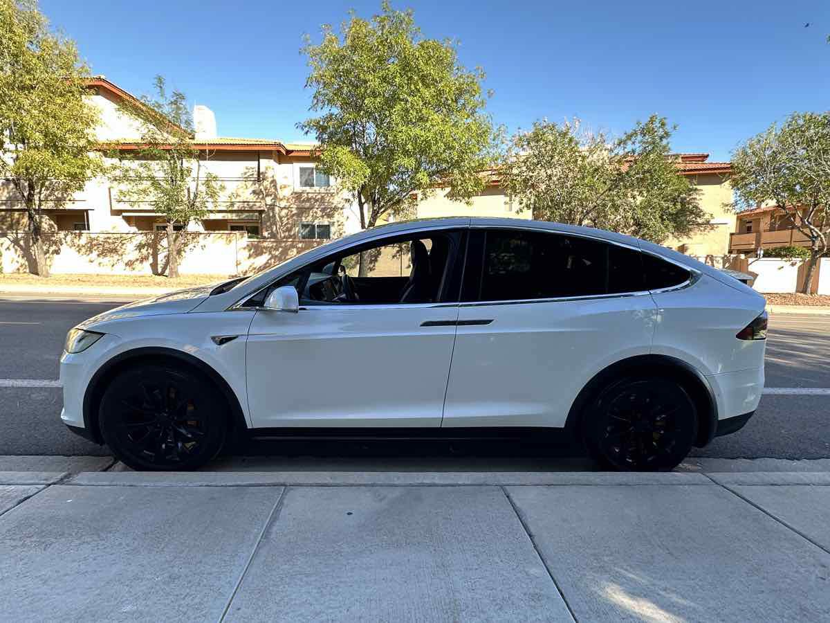 Used 2017 Tesla Model X 75D AWD/4WD image 5