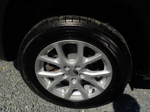 Used 2017 Jeep Cherokee Sport FWD image 27