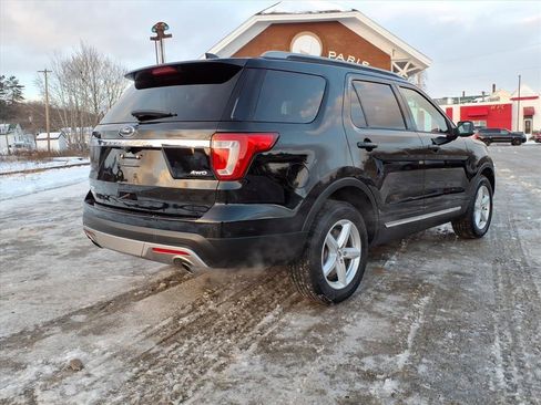 Used 2017 Ford Explorer XLT w/ Equipment Group 201A image 5