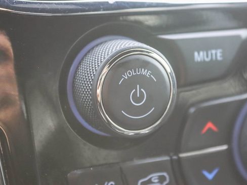 Used 2022 Jeep Grand Cherokee Laredo X image 34